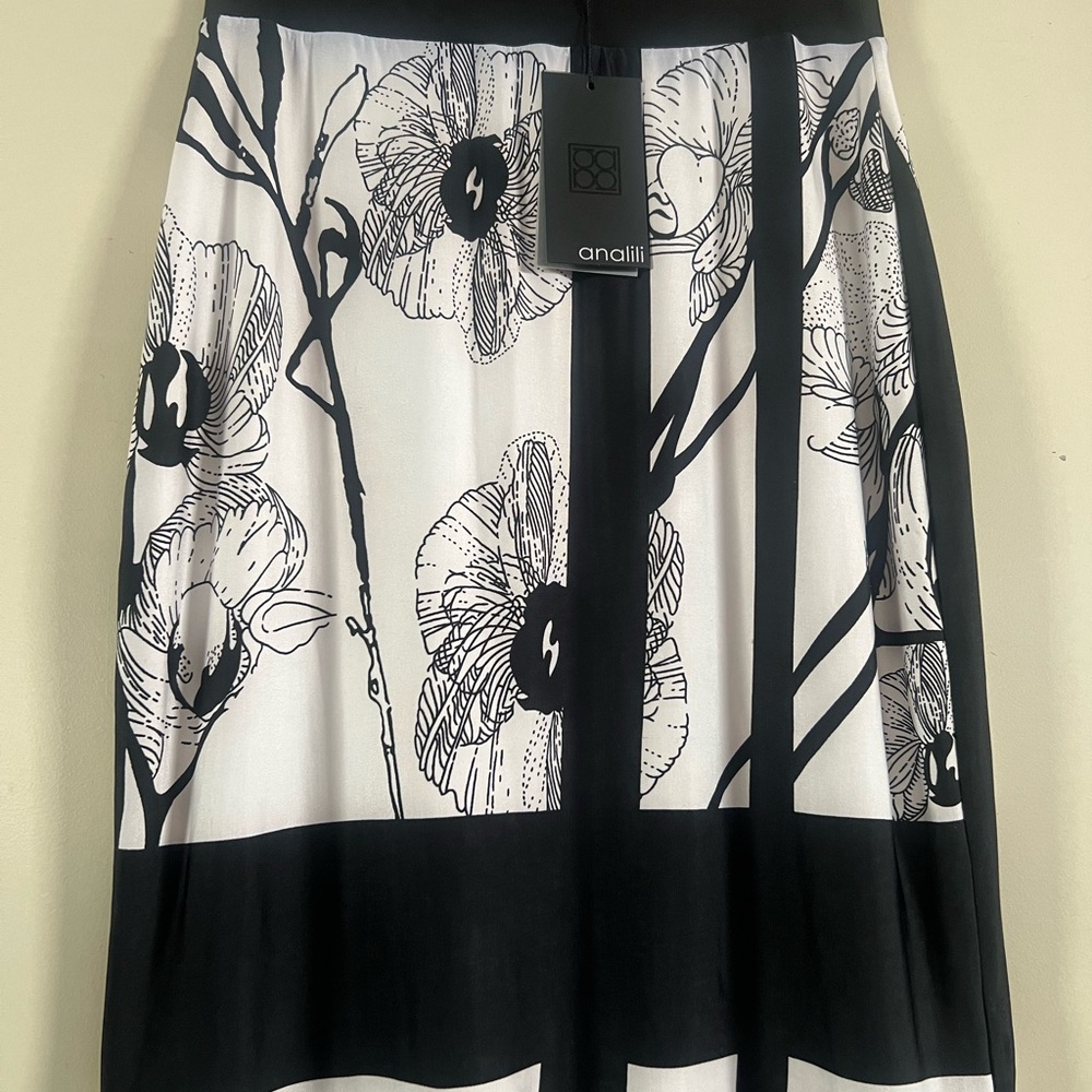 Analili Black and White Midi Pencil Skirt